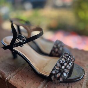 Kitty heels 3 in  black with beautiful black and grey missing 1 stone